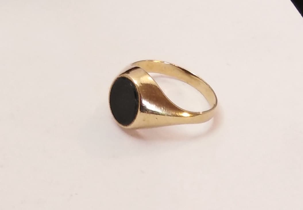 9ct Yellow Gold Onyx Signet Ring